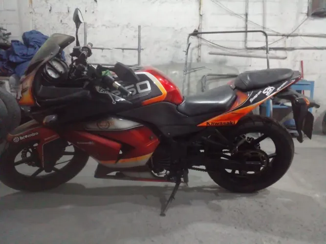 Moto kawasaki ninja 250 ano 2012