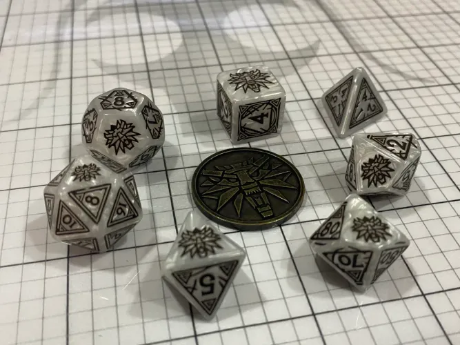 Conjunto de Dados RPG Q-Workshop The Witcher - Geralt (Original)