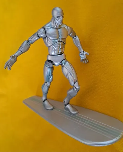 MT Raríssimo Surfista Prateado 10cm Marvel Legends Showdown Toy Biz Marvel Universe