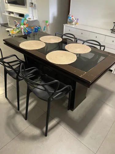 Mesa jantar. Leia o anúncio