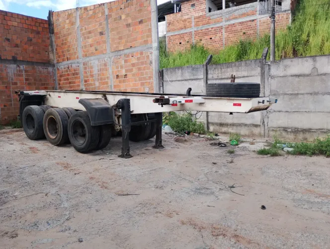 Carreta bug porta container