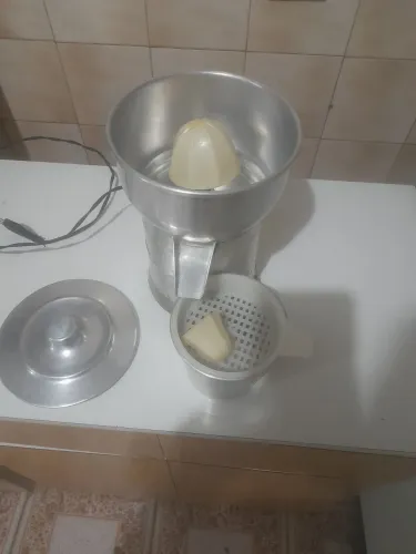 Extrator de suco de metal