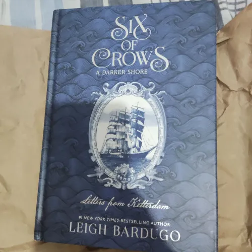 Livro six of crows