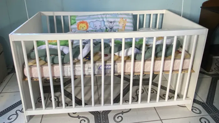 Berço + mini cômoda + kit berço