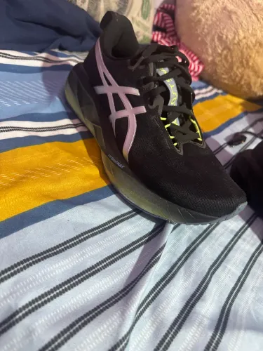 tênis asics novablast 5 luxe preto