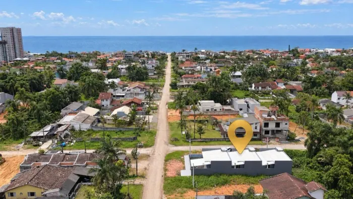 Casa Nova a 540 Metros da Praia na Barra do Saí em Itapoá SC