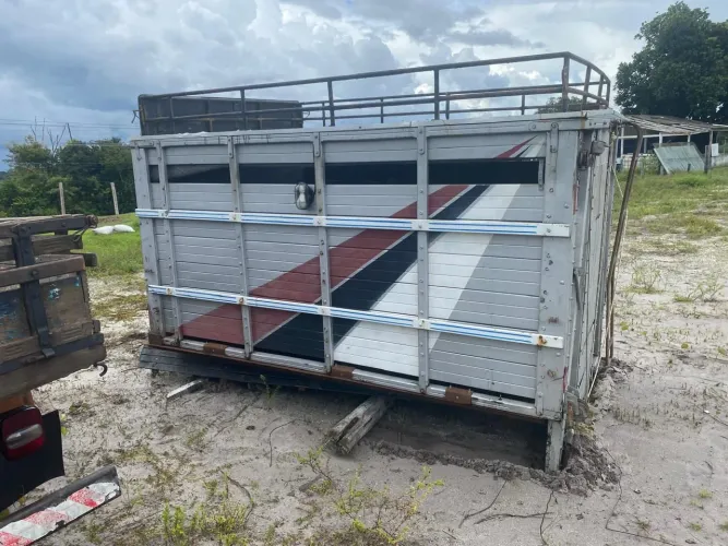 Carroceria boiadeira para F1000-F250-D20