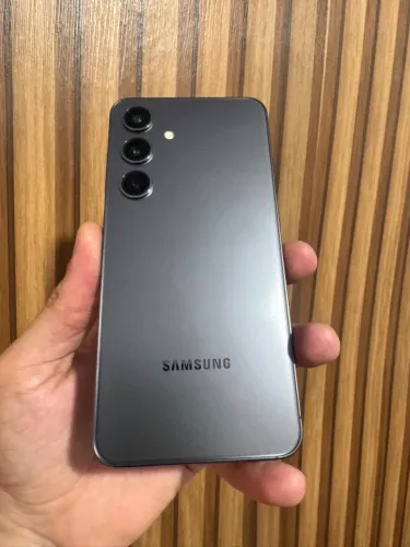 Samsung S24 256 Sem detalhes, poucos meses de uso.