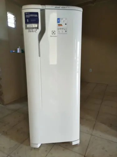 GELADEIRA ELETROLUX 240 L