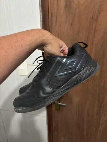 Chuteira Futsal Umbro Pro 5 Bump Unissex - Preto