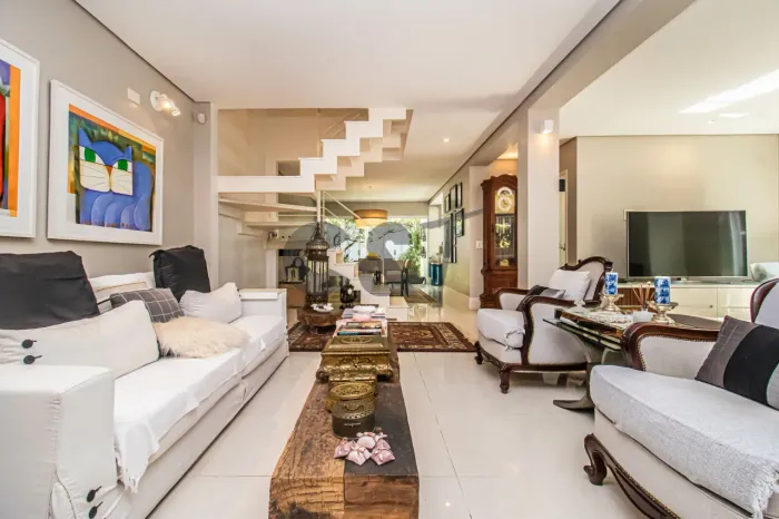 Casa de Vila -3 Dormitórios (2 Suítes) à Venda no Brooklin - São Paulo