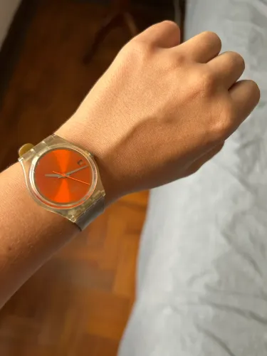 relógio swatch modelo GK423 pulseira de borracha