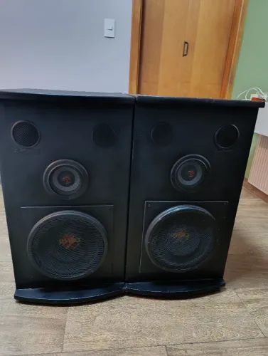 Vende se par de caixas vintage anos 90 em perfeito estado funcionando.