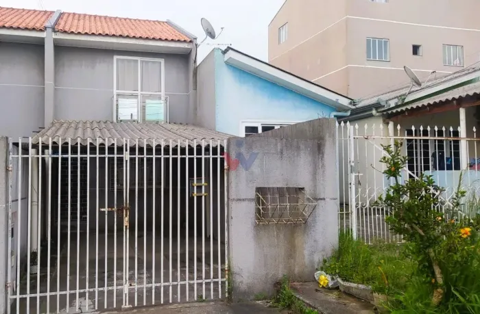 Lindo Sobrado de 2 Quartos no Sítio Cercado: Conforto, Espaço e Localização Perfeita!