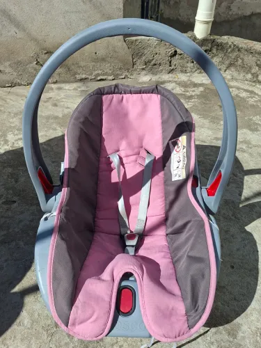 Carrinho de bebê + Bebê conforto (cadeirinha)