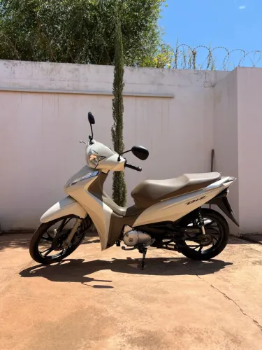 Biz 125 branca pérola 2021 pouco rodada