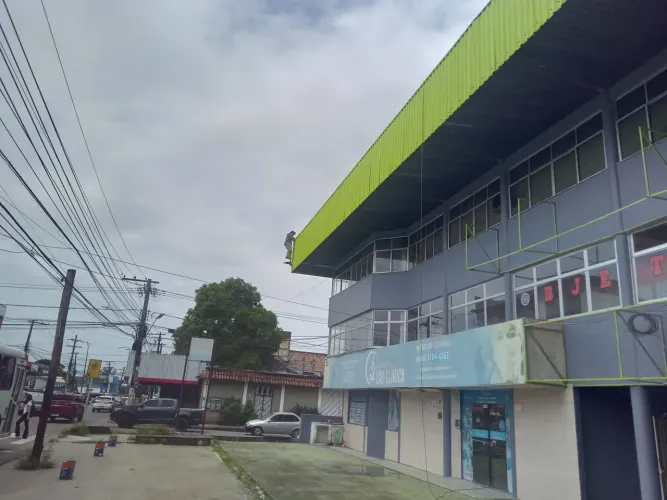 Pintura e limpeza em altura