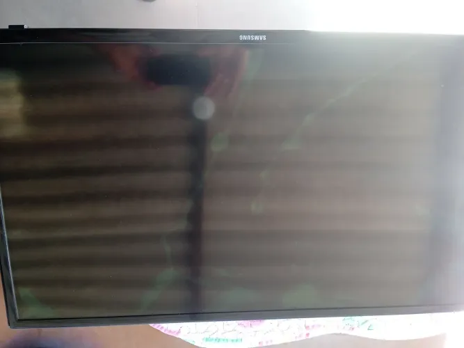 Tv 32" Para peças,tela quebrada