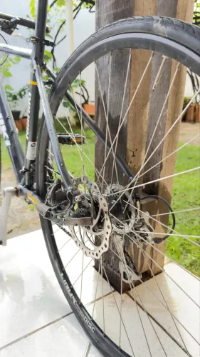 Bicicleta Nishiki Comp Aro 700 - Freio a Disco - Shimano - Excelente Estado