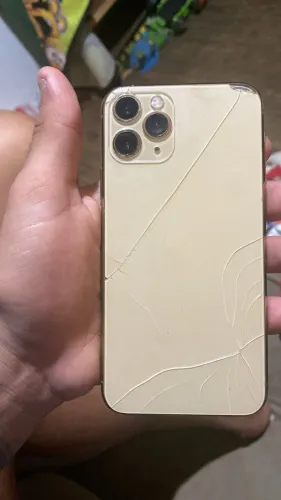 iPhone 11 Pro dourado gold