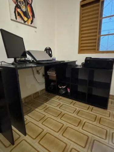 Mesa de Escritório em L Preta - Excelente Estado | Ideal para Home Office