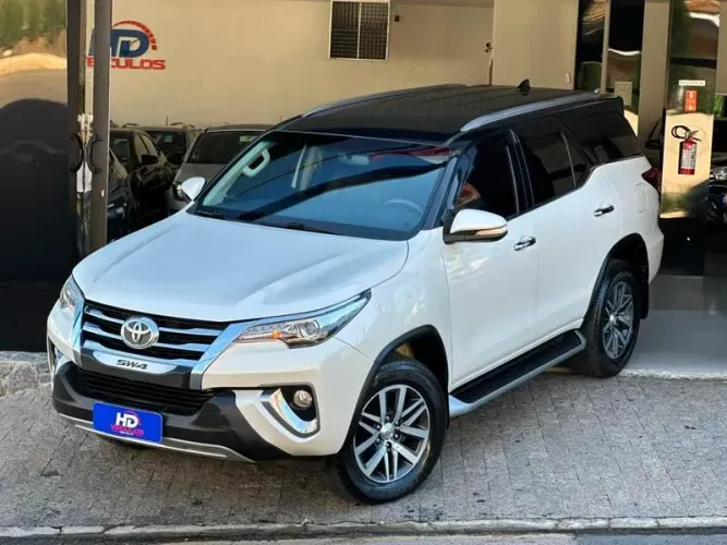 Toyota Hilux SW4 SRX 4X4 2.8 TDI 16V Dies. Aut. 2017