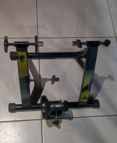 Rolo treino FIXO indor tranzx pouco uso