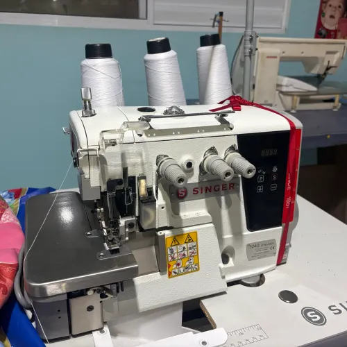 MÁQUINA DE COSTURA INDUSTRIAL