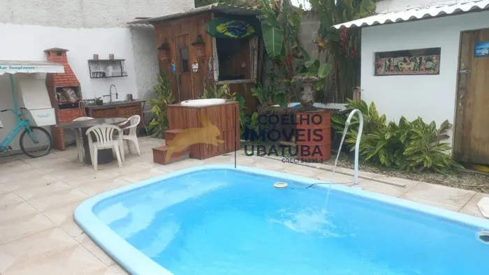 Casa disponível para locação definitiva localizada dentro de condomínio fechado em Ubatuba