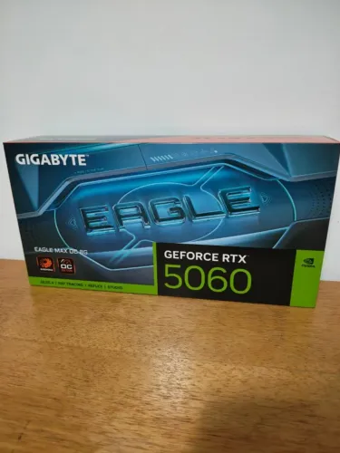 Gigabyte RTX 5060 Eagle Max OC 8GB GDDR7 Triple Fan - DLSS e Ray Tracing (Lacrada com NF)