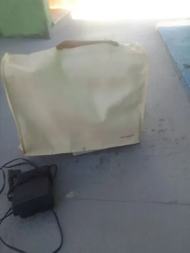 Máquina de costura Singer modelo 2550