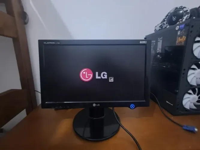 Monitor LG FLATRON L177WS 60hz USADO