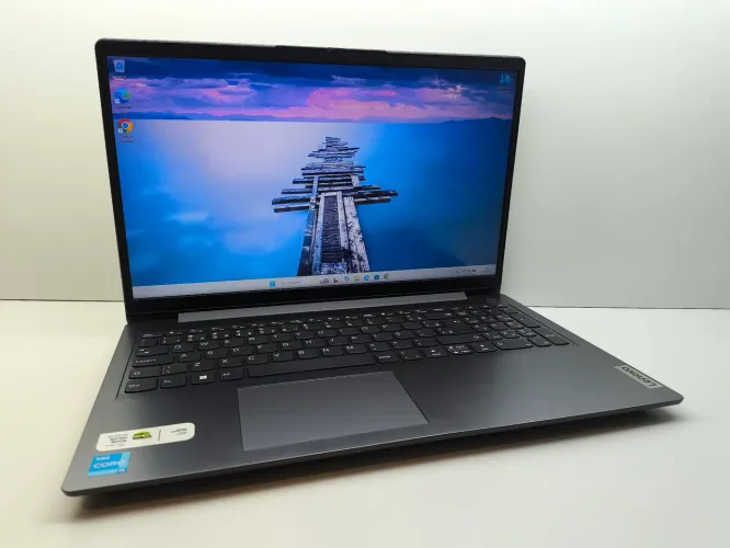 Notebook Lenovo Core i3 11th 8GB 256GB SSD NVMe Tela 15.6 Full HD 
