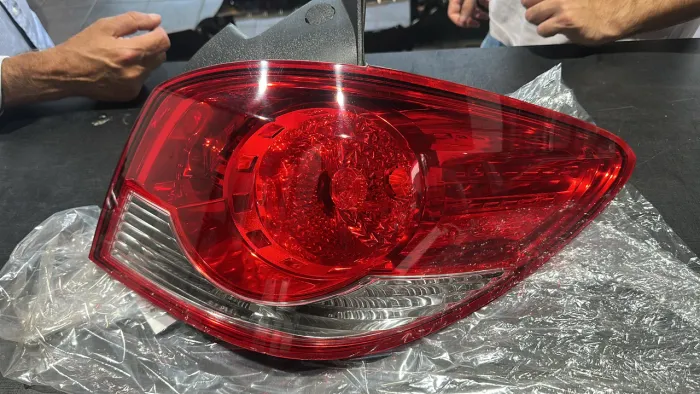 Lanterna cruze hatch
