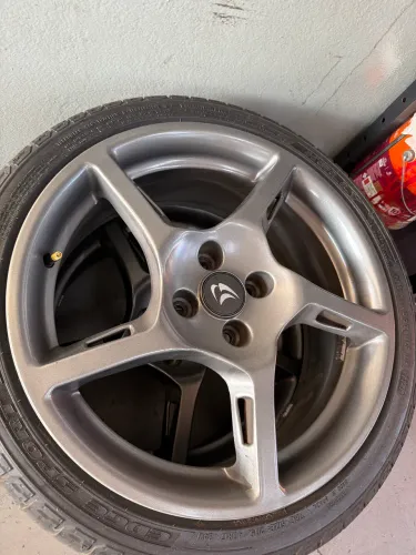 Rodas aro 17 seminovo com pneus zeros 195/40/17