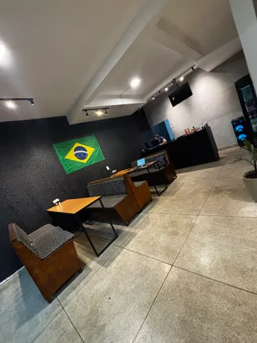 Sofá/banco both com mesa