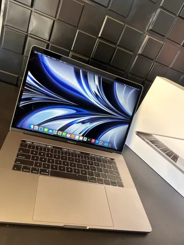 MACBOOK PRO i7 2017 TOUCH BAR