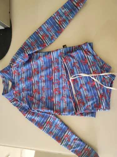 Roupa de banho sunga + camisa térmica