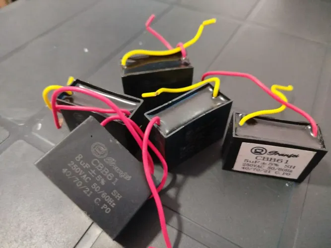 Vendo 5 capacitores novos