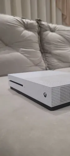 Xbox one S usado,um controle,e com a opção de levar pilhas recarregáveis