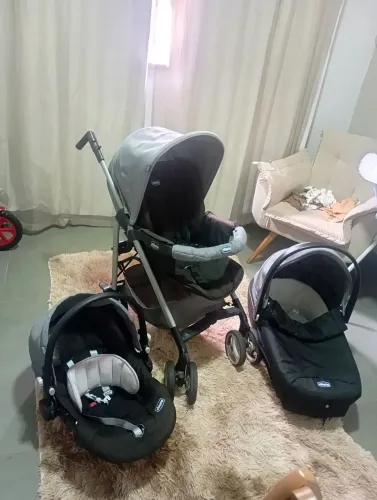 Carrinho de BB chicco + Moisés+ BB conforto 