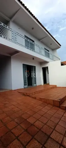 Sobrado com 3 quartos, Vila Rocha - Rio Verde