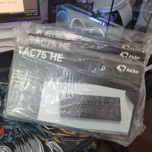 Teclado Magnético Akko TAC75 HE 8K RGB Switch Akko Glare Linear (Novo, cor: preto)