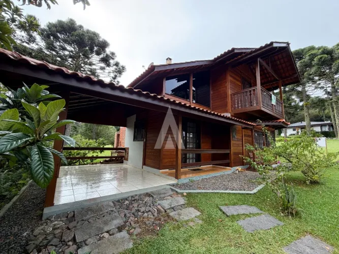 Casa com 1 suíte e 2 quartos à venda no bairro Pinhais em Campo Alegre-SC por R$2.400.000,