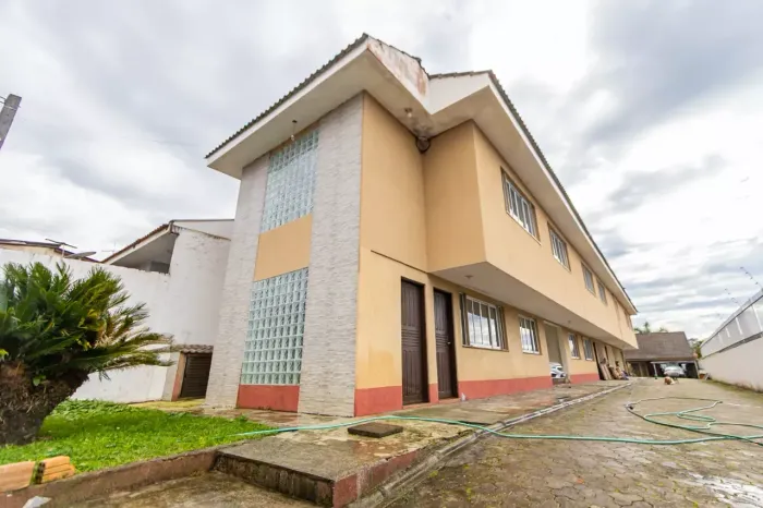 Sobrado em condominio com 103m² em Piraquara