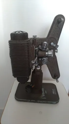 PROJETOR DE FILMES REVEREIGHT PRA FILMES 8mm