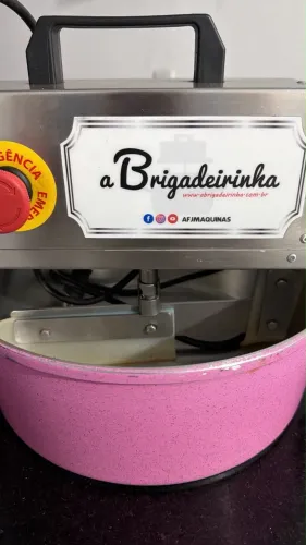 Panela mexedora A brigadeirinha