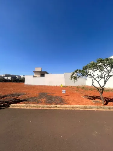 Terreno à venda no Condomínio Raros