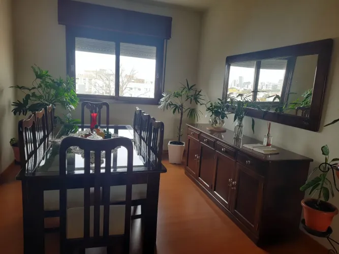 Conjunto de mesas com buffet com 8 cadeiras