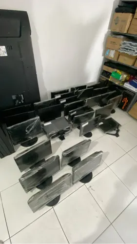 Lote de Monitores 15.6? 27 Unidades